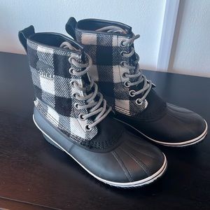 Buffalo Plaid Sorel Boots Size 8